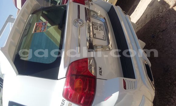 Oofamaa Toyota Land Cruiser White Makiinaa iti Hargeysa keessatti Somaliland keessatti Oofamaa Toyota Land Cruiser White Makiinaa iti Hargeysa keessatti Somaliland keessatti