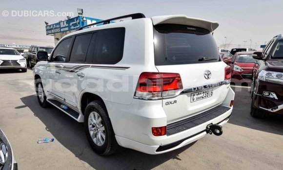 Imported Toyota Land Cruiser White Makiinaa iti Import - Dubai keessatti Somalia keessatti Imported Toyota Land Cruiser White Makiinaa iti Import - Dubai keessatti Somalia keessatti