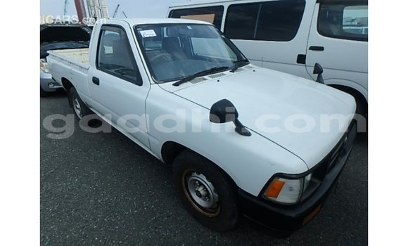 اشتري Imported Toyota Hilux أبيض سيارة في Import - Dubai في الصومال اشتري Imported Toyota Hilux أبيض سيارة في Import - Dubai في الصومال