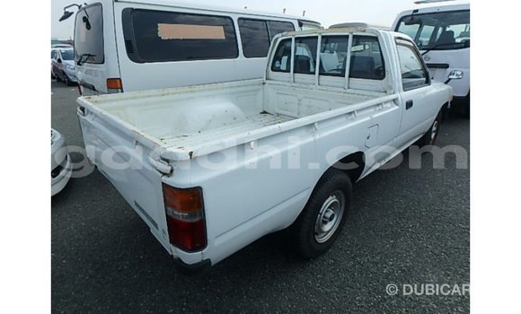 اشتري Imported Toyota Hilux أبيض سيارة في Import - Dubai في الصومال اشتري Imported Toyota Hilux أبيض سيارة في Import - Dubai في الصومال