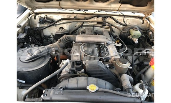 Acheter Import Voiture Toyota Land Cruiser Blanc à Import - Dubai, Somalie Acheter Import Voiture Toyota Land Cruiser Blanc à Import - Dubai, Somalie