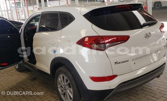 Acheter Import Voiture Hyundai Tucson Blanc à Import - Dubai, Somalie Acheter Import Voiture Hyundai Tucson Blanc à Import - Dubai, Somalie