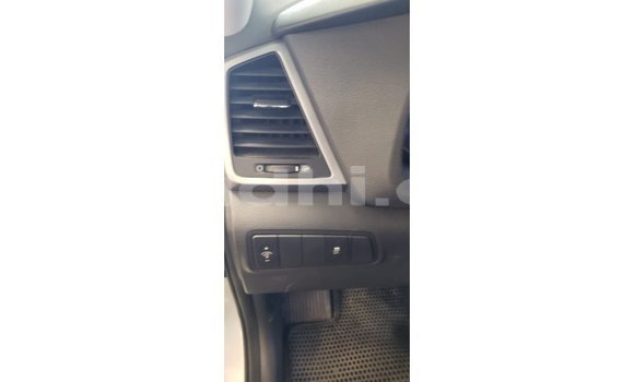 Acheter Import Voiture Hyundai Tucson Blanc à Import - Dubai, Somalie Acheter Import Voiture Hyundai Tucson Blanc à Import - Dubai, Somalie