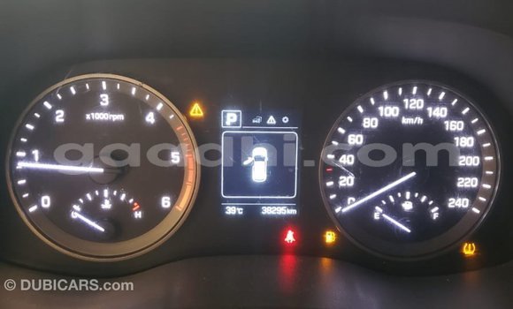 Acheter Import Voiture Hyundai Tucson Blanc à Import - Dubai, Somalie Acheter Import Voiture Hyundai Tucson Blanc à Import - Dubai, Somalie