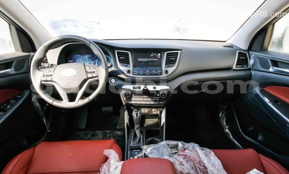Imported Hyundai Tucson White Makiinaa iti Import - Dubai keessatti Somalia keessatti Imported Hyundai Tucson White Makiinaa iti Import - Dubai keessatti Somalia keessatti