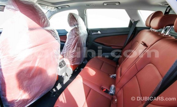 Imported Hyundai Tucson White Makiinaa iti Import - Dubai keessatti Somalia keessatti Imported Hyundai Tucson White Makiinaa iti Import - Dubai keessatti Somalia keessatti