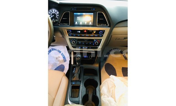 Imported Hyundai Sonata Red Makiinaa iti Import - Dubai keessatti Somalia keessatti Imported Hyundai Sonata Red Makiinaa iti Import - Dubai keessatti Somalia keessatti