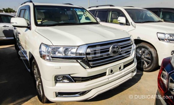 Imported Toyota Land Cruiser White Makiinaa iti Import - Dubai keessatti Somalia keessatti Imported Toyota Land Cruiser White Makiinaa iti Import - Dubai keessatti Somalia keessatti