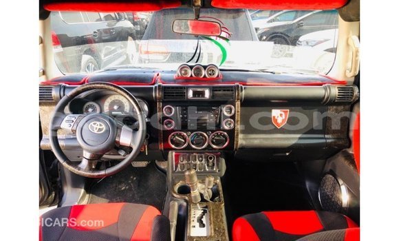 Acheter Import Voiture Toyota FJ Cruiser Noir à Import - Dubai, Somalie Acheter Import Voiture Toyota FJ Cruiser Noir à Import - Dubai, Somalie