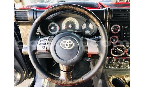 Acheter Import Voiture Toyota FJ Cruiser Noir à Import - Dubai, Somalie Acheter Import Voiture Toyota FJ Cruiser Noir à Import - Dubai, Somalie