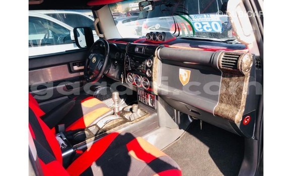 Acheter Import Voiture Toyota FJ Cruiser Noir à Import - Dubai, Somalie Acheter Import Voiture Toyota FJ Cruiser Noir à Import - Dubai, Somalie