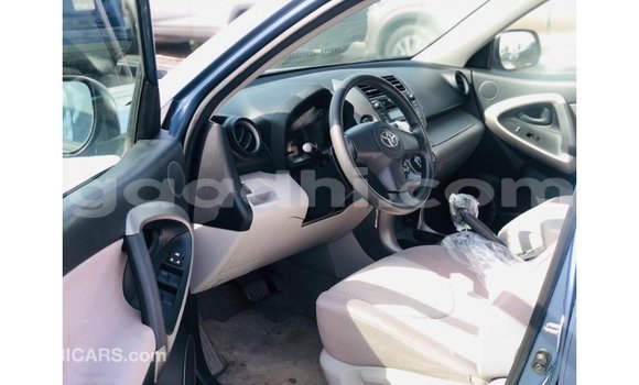 Acheter Import Utilitaire Toyota HiAce Bleu à Import - Dubai, Somalie Acheter Import Utilitaire Toyota HiAce Bleu à Import - Dubai, Somalie