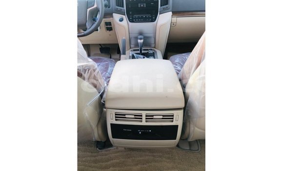 Imported Toyota Land Cruiser Black Makiinaa iti Import - Dubai keessatti Somalia keessatti Imported Toyota Land Cruiser Black Makiinaa iti Import - Dubai keessatti Somalia keessatti