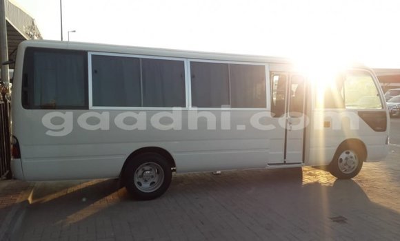 Acheter Import Voiture Toyota Coaster Blanc à Import - Dubai, Somalie Acheter Import Voiture Toyota Coaster Blanc à Import - Dubai, Somalie