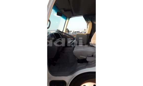 Acheter Import Voiture Toyota Coaster Blanc à Import - Dubai, Somalie Acheter Import Voiture Toyota Coaster Blanc à Import - Dubai, Somalie