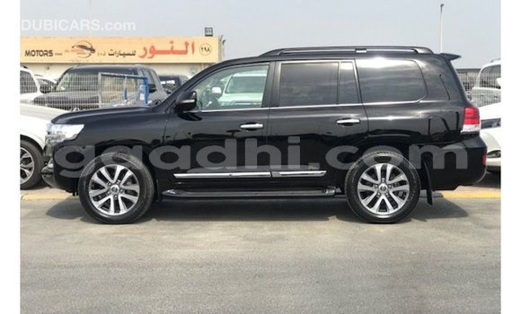 Acheter Import Voiture Toyota Land Cruiser Noir à Import - Dubai, Somalie Acheter Import Voiture Toyota Land Cruiser Noir à Import - Dubai, Somalie