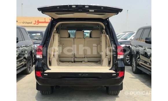 Acheter Import Voiture Toyota Land Cruiser Noir à Import - Dubai, Somalie Acheter Import Voiture Toyota Land Cruiser Noir à Import - Dubai, Somalie