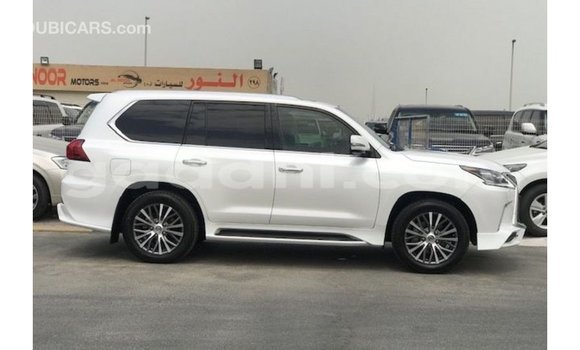 Acheter Import Voiture Lexus LX Blanc à Import - Dubai, Somalie Acheter Import Voiture Lexus LX Blanc à Import - Dubai, Somalie