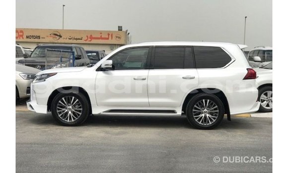 Acheter Import Voiture Lexus LX Blanc à Import - Dubai, Somalie Acheter Import Voiture Lexus LX Blanc à Import - Dubai, Somalie