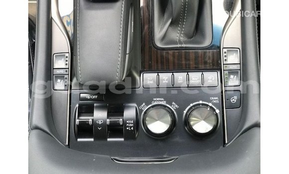 Acheter Import Voiture Lexus LX Blanc à Import - Dubai, Somalie Acheter Import Voiture Lexus LX Blanc à Import - Dubai, Somalie