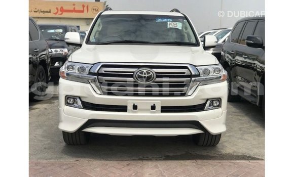 ይግዙ Imported Toyota Land Cruiser ነጭ መኪና በ Import - Dubai በ ሶማሊያ ይግዙ Imported Toyota Land Cruiser ነጭ መኪና በ Import - Dubai በ ሶማሊያ