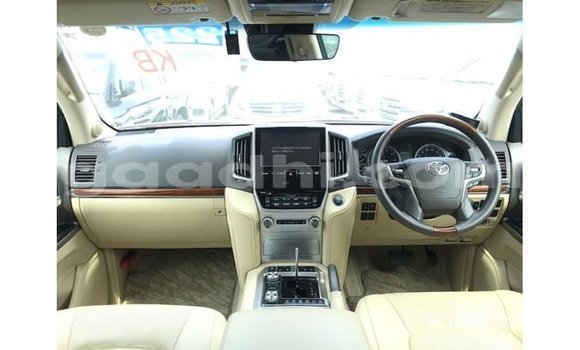 ይግዙ Imported Toyota Land Cruiser ነጭ መኪና በ Import - Dubai በ ሶማሊያ ይግዙ Imported Toyota Land Cruiser ነጭ መኪና በ Import - Dubai በ ሶማሊያ