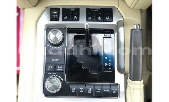 ይግዙ Imported Toyota Land Cruiser ነጭ መኪና በ Import - Dubai በ ሶማሊያ ይግዙ Imported Toyota Land Cruiser ነጭ መኪና በ Import - Dubai በ ሶማሊያ