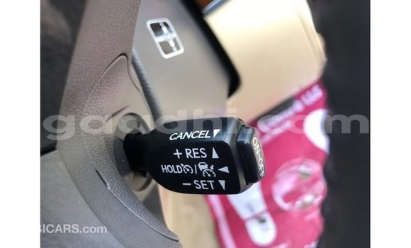 ይግዙ Imported Toyota Land Cruiser ነጭ መኪና በ Import - Dubai በ ሶማሊያ ይግዙ Imported Toyota Land Cruiser ነጭ መኪና በ Import - Dubai በ ሶማሊያ