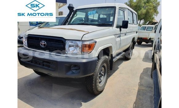 Buy Import Toyota Land Cruiser White Car in Import - Dubai in Somalia