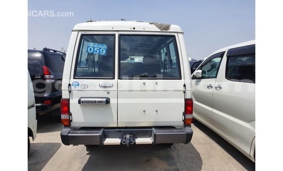 اشتري Imported Toyota Land Cruiser أبيض سيارة في Import - Dubai في الصومال اشتري Imported Toyota Land Cruiser أبيض سيارة في Import - Dubai في الصومال
