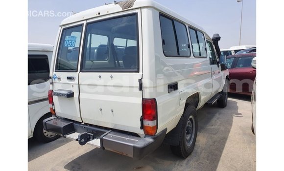 اشتري Imported Toyota Land Cruiser أبيض سيارة في Import - Dubai في الصومال اشتري Imported Toyota Land Cruiser أبيض سيارة في Import - Dubai في الصومال