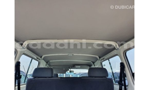 اشتري Imported Toyota Land Cruiser أبيض سيارة في Import - Dubai في الصومال اشتري Imported Toyota Land Cruiser أبيض سيارة في Import - Dubai في الصومال