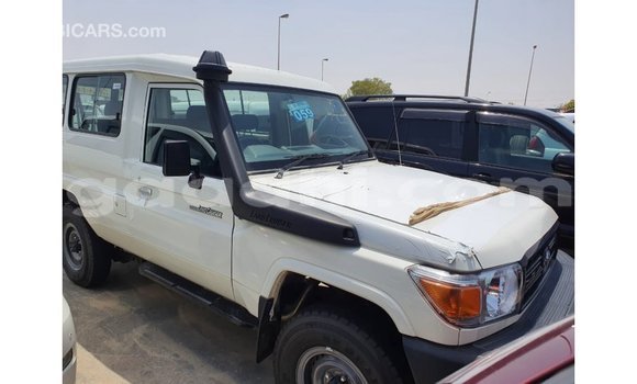 اشتري Imported Toyota Land Cruiser أبيض سيارة في Import - Dubai في الصومال اشتري Imported Toyota Land Cruiser أبيض سيارة في Import - Dubai في الصومال