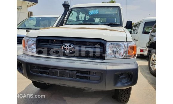 اشتري Imported Toyota Land Cruiser أبيض سيارة في Import - Dubai في الصومال اشتري Imported Toyota Land Cruiser أبيض سيارة في Import - Dubai في الصومال