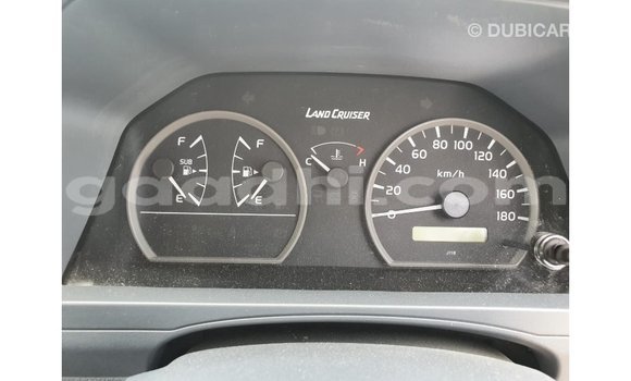 اشتري Imported Toyota Land Cruiser أبيض سيارة في Import - Dubai في الصومال اشتري Imported Toyota Land Cruiser أبيض سيارة في Import - Dubai في الصومال