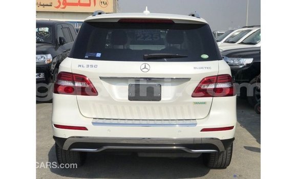 Acheter Import Voiture Mercedes-Benz 190 Blanc à Import - Dubai, Somalie Acheter Import Voiture Mercedes-Benz 190 Blanc à Import - Dubai, Somalie