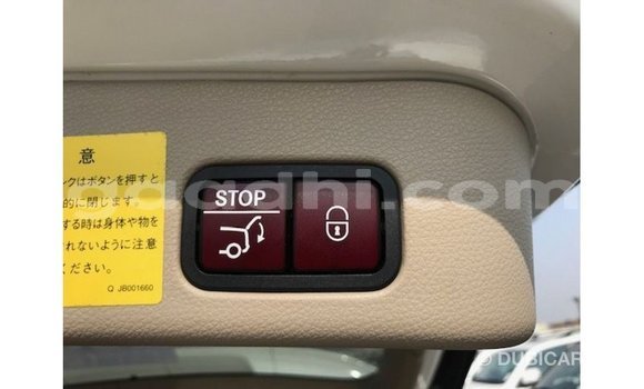 Acheter Import Voiture Mercedes-Benz 190 Blanc à Import - Dubai, Somalie Acheter Import Voiture Mercedes-Benz 190 Blanc à Import - Dubai, Somalie