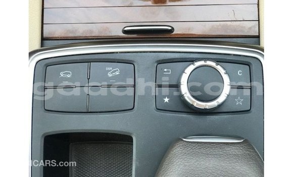 Acheter Import Voiture Mercedes-Benz 190 Blanc à Import - Dubai, Somalie Acheter Import Voiture Mercedes-Benz 190 Blanc à Import - Dubai, Somalie