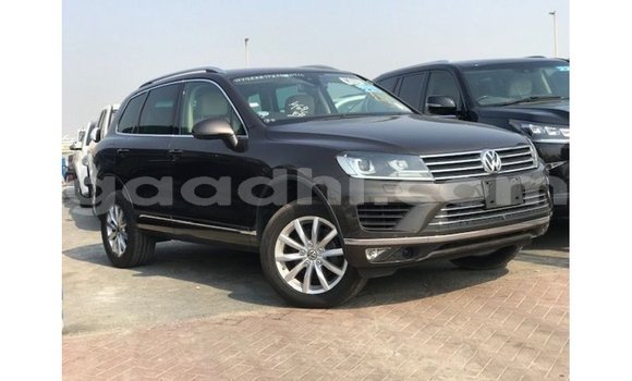 Buy Import Volkswagen Touareg Brown Car in Import - Dubai in Somalia