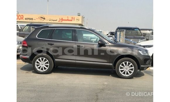 Acheter Import Voiture Volkswagen Touareg Marron à Import - Dubai, Somalie Acheter Import Voiture Volkswagen Touareg Marron à Import - Dubai, Somalie