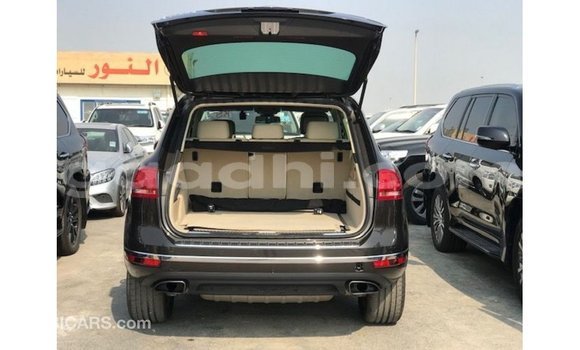 Acheter Import Voiture Volkswagen Touareg Marron à Import - Dubai, Somalie Acheter Import Voiture Volkswagen Touareg Marron à Import - Dubai, Somalie