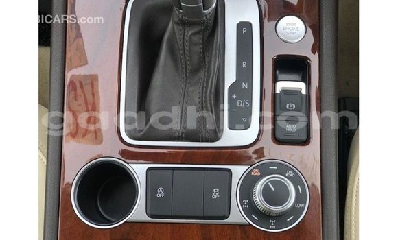 Acheter Import Voiture Volkswagen Touareg Marron à Import - Dubai, Somalie Acheter Import Voiture Volkswagen Touareg Marron à Import - Dubai, Somalie