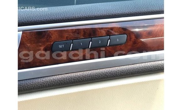 Acheter Import Voiture Volkswagen Touareg Marron à Import - Dubai, Somalie Acheter Import Voiture Volkswagen Touareg Marron à Import - Dubai, Somalie