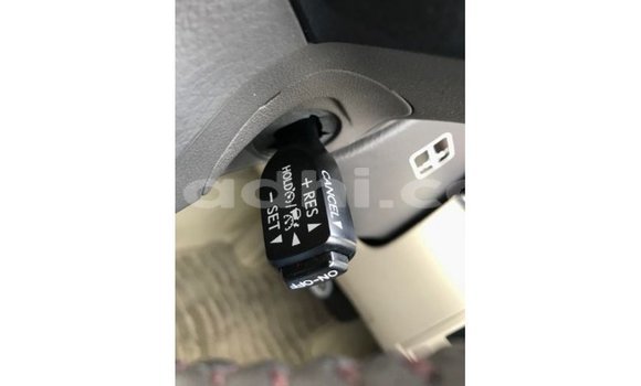 Acheter Import Voiture Toyota Land Cruiser Rouge à Import - Dubai, Somalie Acheter Import Voiture Toyota Land Cruiser Rouge à Import - Dubai, Somalie