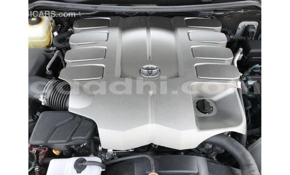 Acheter Import Voiture Toyota Land Cruiser Rouge à Import - Dubai, Somalie Acheter Import Voiture Toyota Land Cruiser Rouge à Import - Dubai, Somalie