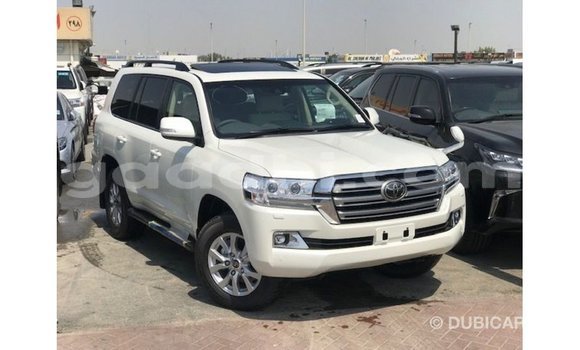 Acheter Import Voiture Toyota Land Cruiser Blanc à Import - Dubai, Somalie Acheter Import Voiture Toyota Land Cruiser Blanc à Import - Dubai, Somalie