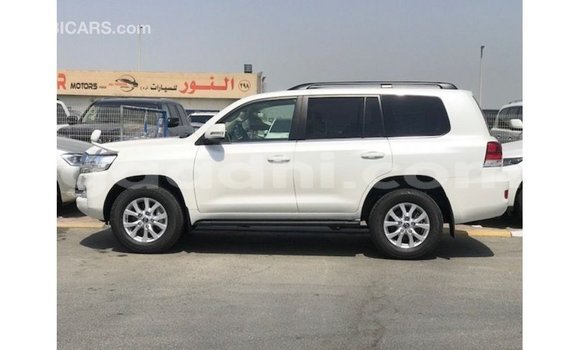 Acheter Import Voiture Toyota Land Cruiser Blanc à Import - Dubai, Somalie Acheter Import Voiture Toyota Land Cruiser Blanc à Import - Dubai, Somalie