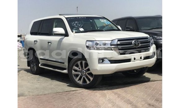 Buy Import Toyota Land Cruiser White Car in Import - Dubai in Somalia