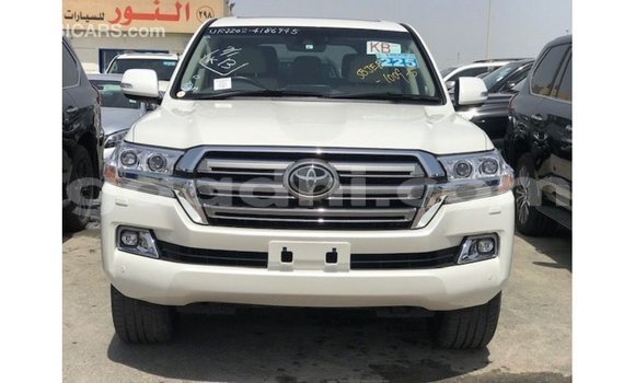 Acheter Import Voiture Toyota Land Cruiser Blanc à Import - Dubai, Somalie Acheter Import Voiture Toyota Land Cruiser Blanc à Import - Dubai, Somalie