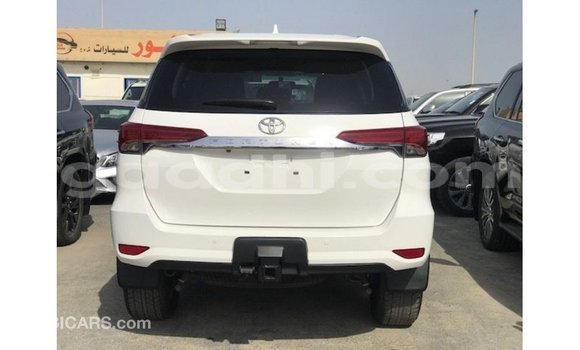 Acheter Import Voiture Toyota Fortuner Blanc à Import - Dubai, Somalie Acheter Import Voiture Toyota Fortuner Blanc à Import - Dubai, Somalie